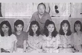 好色古龙“调戏”三毛，咬其香肩，去世时林清玄买48瓶XO给他陪葬图片