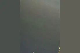 今晚通化夜空一串飞行器快速掠过，七八个成一条直线，是啥呢？图片