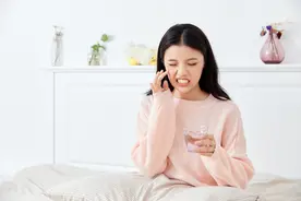 怀孕时牙痛怎么办？妇产科医生：不治胎儿易流产！还可能引发早产图片