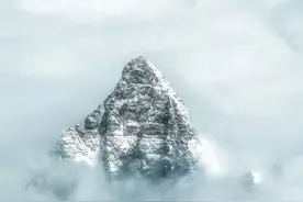 南迦巴瓦峰和贡嘎山，到底谁才是中国最美的十大名山之首？图片