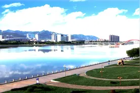辽宁这个古城藏了三座千年古塔，至今都保存完好，古韵十足图片