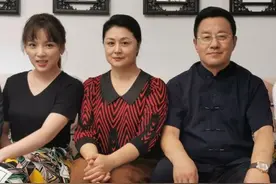 长贵赴内蒙和于月仙告别，发文还原现场：你静静躺着，被挽联包围图片