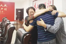 记者、民警爱心接力，9年前本报报道过的寻子父母终于和儿子相见——从芳华到花甲 41年寻子路漫漫图片