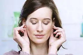 #健康科普汇#【早晨起来，做做捏耳朵的小动作，有助醒脑】图片