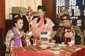 朱元璋拿起烧饼，突然想起店小二说的话，竟要下旨封店杀店小二视频封面