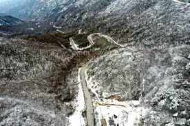 秦岭深处的210国道图片