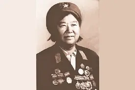 她是解放军唯一的女特等战斗英雄，她倾心爱慕的人却拒绝她的爱图片
