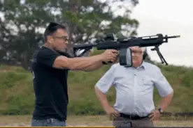 单手打机枪是战斗民族专属？用这枪你也能做到｜轻武专栏图片