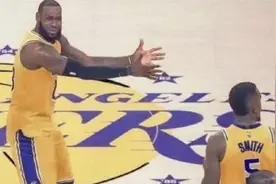 爆笑！詹姆斯走步，裁判不吹罚，被恶搞跟迈克尔杰克逊一起太空步图片