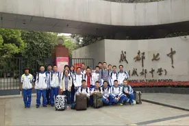 722分！四川理科第一名，复读生身份争议大，网友：663分还复读？图片