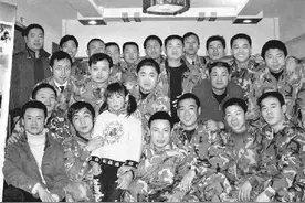 一个女儿和35个爸爸图片