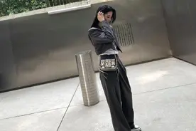 欧阳娜娜终于失手了！宽松卫衣配束脚裤，"上松下松"显胖又显矮图片