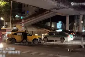 超车闪灯被愤怒撞翻！闪灯就是在挑衅？灯光语言了解一下……图片