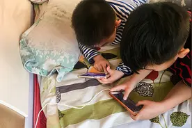 小男孩迷恋王者荣耀，知道妈妈为妲己配音者后，这游戏没法玩了图片