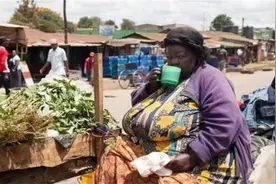 非洲部落“第一美人”，丈夫害怕妻子被人抢走，日夜守在她身旁图片