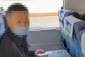 江苏 铁路回应男子拒给内侧座位旅客让行：他无权阻止 可找乘警图片
