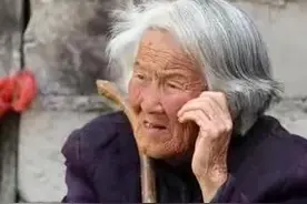 “儿子，我生病住院了，你过来照顾我”儿子：我不管让钱照顾你吧图片