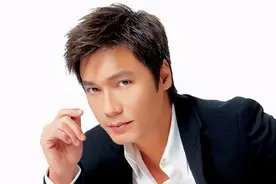 香港TVB一哥罗嘉良和小12岁苏岩很幸福，前妻一人带儿子生活图片