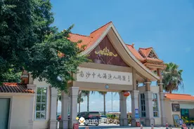 广州最南端的海边，没有海滩只有石堤坝，游客最爱来买海鲜图片