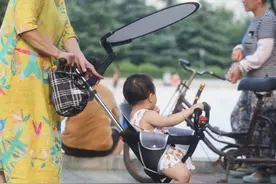 暑假来临，不想宝宝变成“小黑炭”，宝妈们应该这样做图片