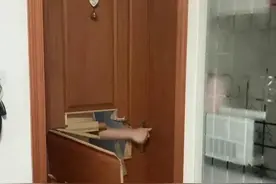 江苏情侣深夜遭陌生男子破门闯入，报警后遭围殴，警方：正抓捕图片