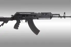 穿上马甲我就不认识你了？你不还是个AK嘛，吃鸡里的M762图片