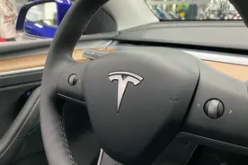 Model Y香在哪里？丑是丑点但后排放倒能躺2个人图片