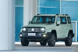 与坦克品牌LOGO相呼应，更具立体感，换标坦克300车钥匙曝光图片