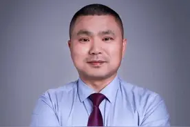 律媒团律师点评西安地铁保安拖拽女乘客事件：保安不构成犯罪但涉嫌违法图片