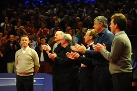 比赛输了 皇帝火了 亨得利复出首秀遭遇一轮游图片