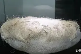 1987年，月薪35元的他花18000元买来一块白发石，现在价值3000万图片