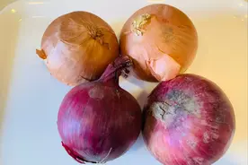 买洋葱，是选紫皮好还是黄皮好？大厨们：区别很大，以后别买错图片