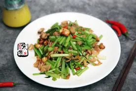 秋天，这海鲜超肥美，45元一斤，炒芹菜太好吃了图片