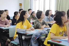 教师到手的工资到底是多少，揭露教师真实收入，看完你还羡慕吗？图片