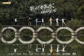 今夏不容错过的校园青春剧，女儿穿越到几十年前，与妈妈成为同学图片