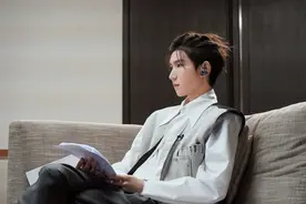 王源，一路名校念到大，名校底蕴造就了王源才华横溢坚韧不拔图片