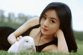 “农村姑娘”赵丽颖的成名史，以及她背后的资本版图图片