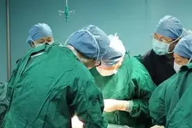 半岁男孩腹中竟有个“弟弟”，医生：这个病古代就有图片