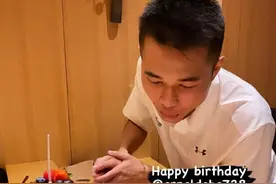 太低调了！霍启刚生日一家五口外出运动，何猷亨独自一人庆生图片