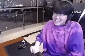 姿态letme回顾Uzi夺冠，口香糖掉了，拍手笑到停不下来图片