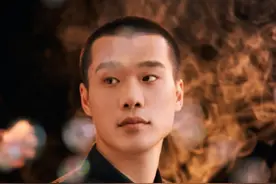 28岁男星遇意外，跟腱断裂坐轮椅伤口可怖，曾上综艺与金莎约会图片