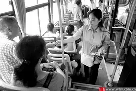 手机不要放裤袋了，今夏流行的这款手机腰包，手机再也不用塞裤兜图片