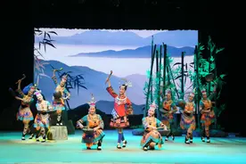 永远跟党走丨彩调剧《苗寨红哥》向坚定革命信念的民族脊梁致敬图片