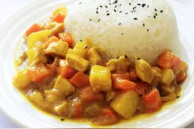 想吃咖喱鸡肉饭不用去外面，自己在家也能做，香浓味美，做法简单图片