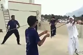 面对无敌关刀，印度武术大师传授印军达摩棍：印军棍法能翻盘吗？图片