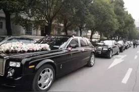 买劳斯莱斯跑婚庆，一天到账15000，车主：跟当初想的根本不一样图片