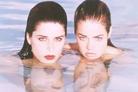 2名女学生主动上门洗车，背后阴谋你猜不到，细思极恐的悬疑片图片