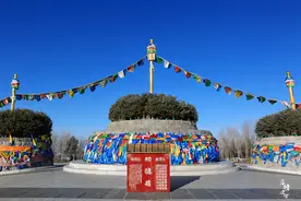 锡林浩特有一座敖包山，位于城市中轴线的最高点，游客来必打卡图片