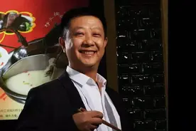 海底捞为涨价道歉 却不知早已是外企！创始人张勇夫妇已加入新加坡籍图片