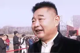 “央视名嘴”肖东坡：追求事业丢“校花”老婆后，与她55天闪婚图片